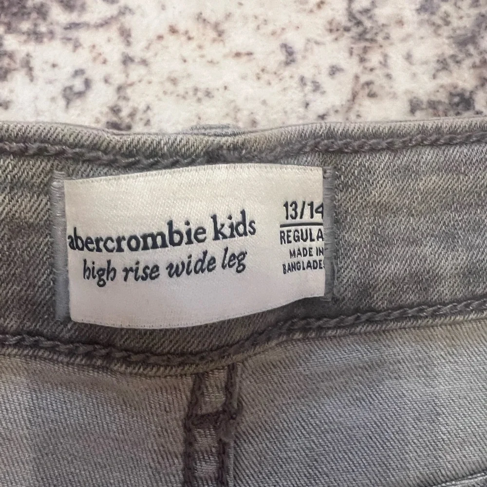 Abercrombie kids Light Grey High-Rise Wide Leg Jeans - Picture 2 of 7